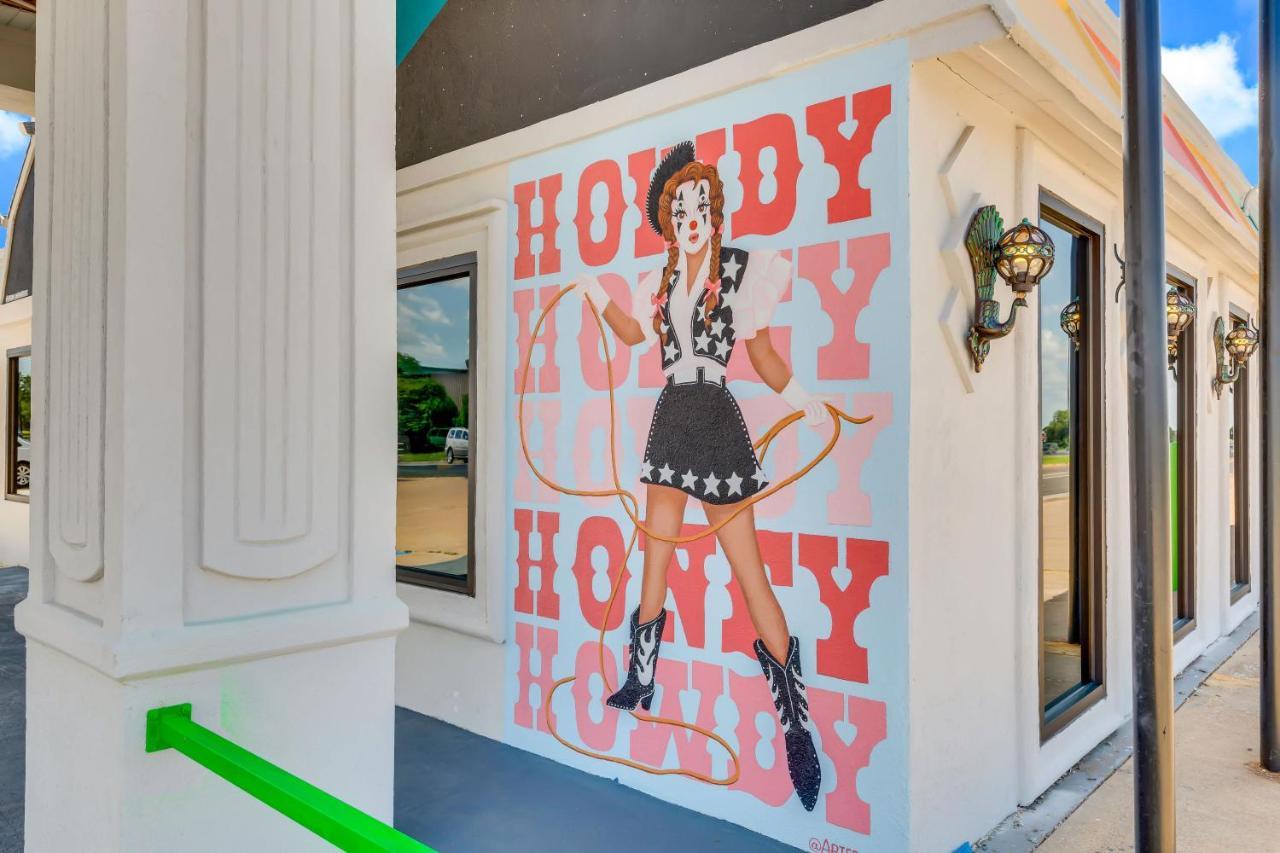 Hotel Mccoy - Art, Libations, Pool Society 大学城 外观 照片