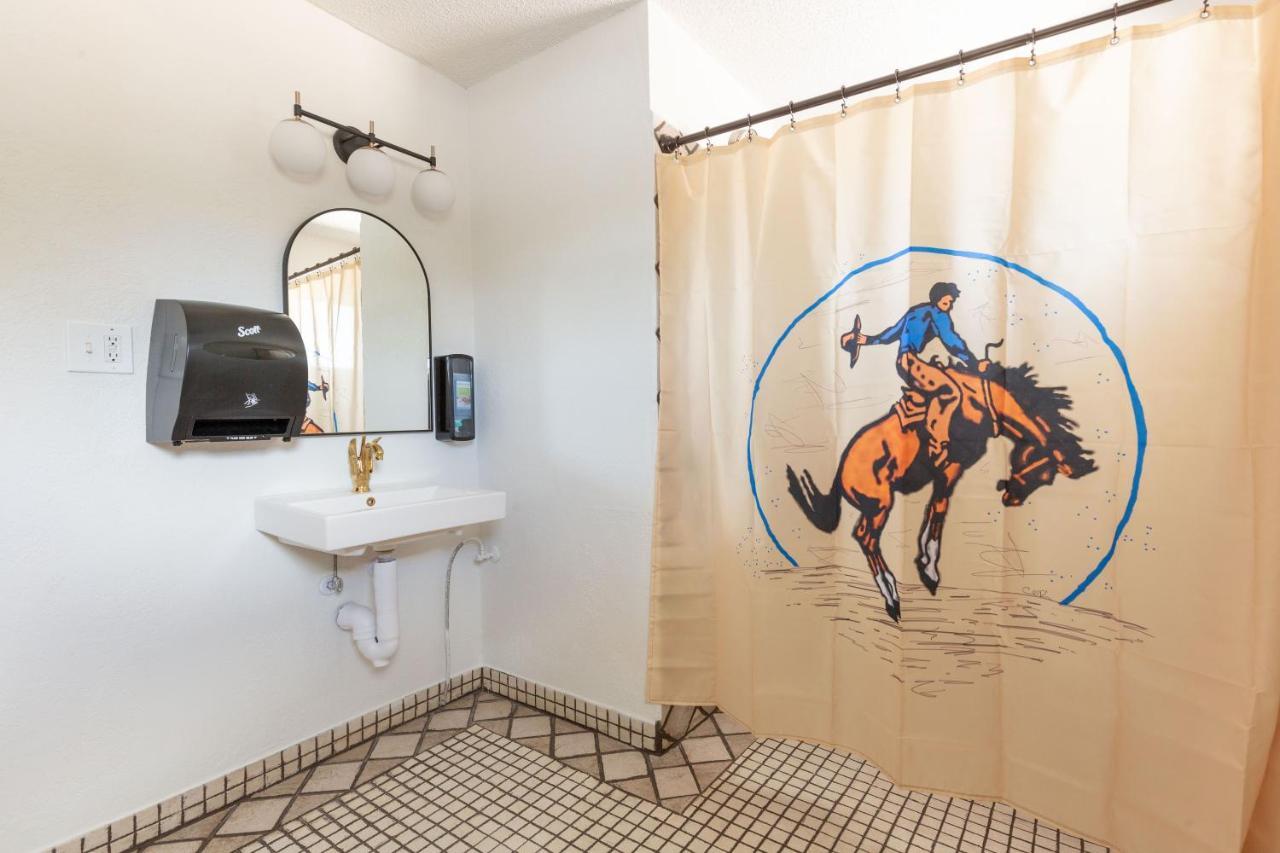 Hotel Mccoy - Art, Libations, Pool Society 大学城 外观 照片