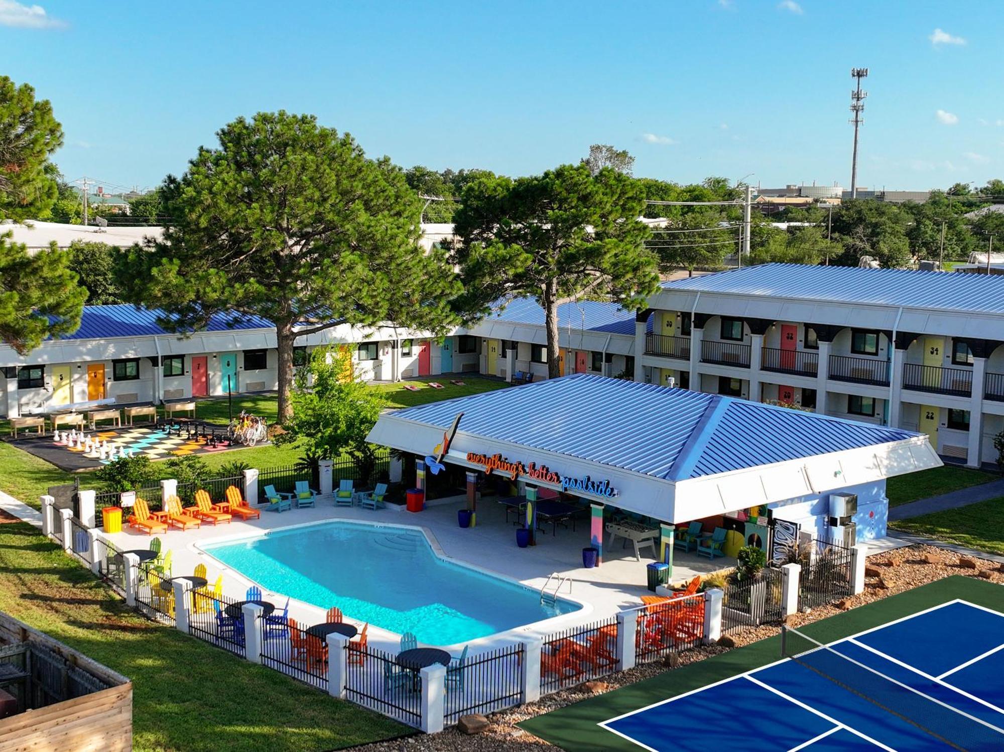 Hotel Mccoy - Art, Libations, Pool Society 大学城 外观 照片