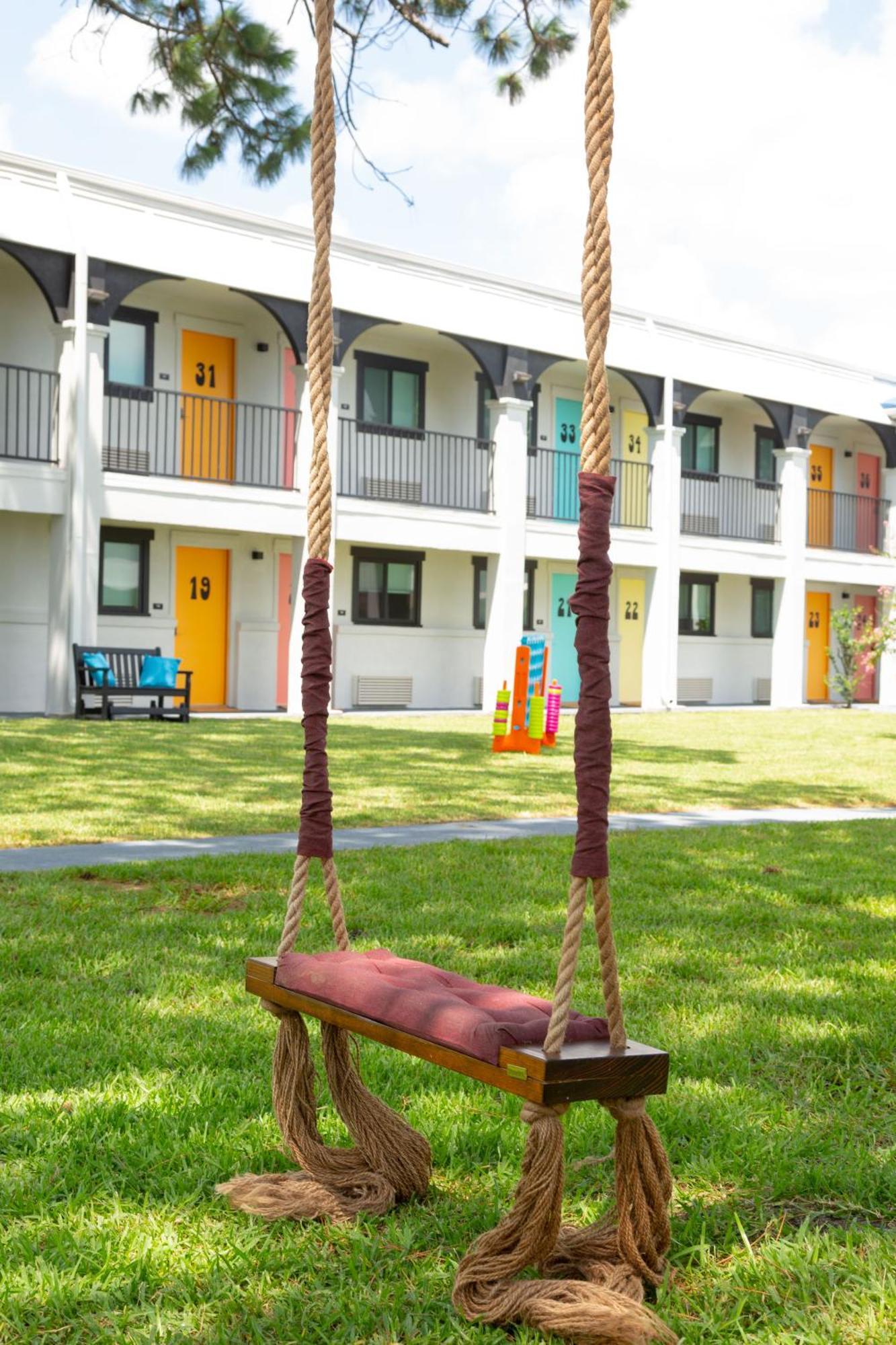 Hotel Mccoy - Art, Libations, Pool Society 大学城 外观 照片